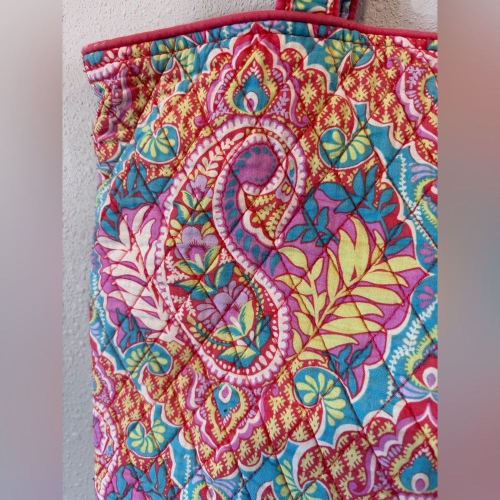 Vera Bradley Original Tote bag in the "Paisley in Paradise" - Picture 7 of 9